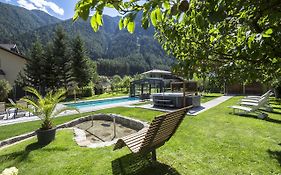Zur Bruecke Apartments And Rooms - Your Home In Heart Of South Tyrol, With Brixencard